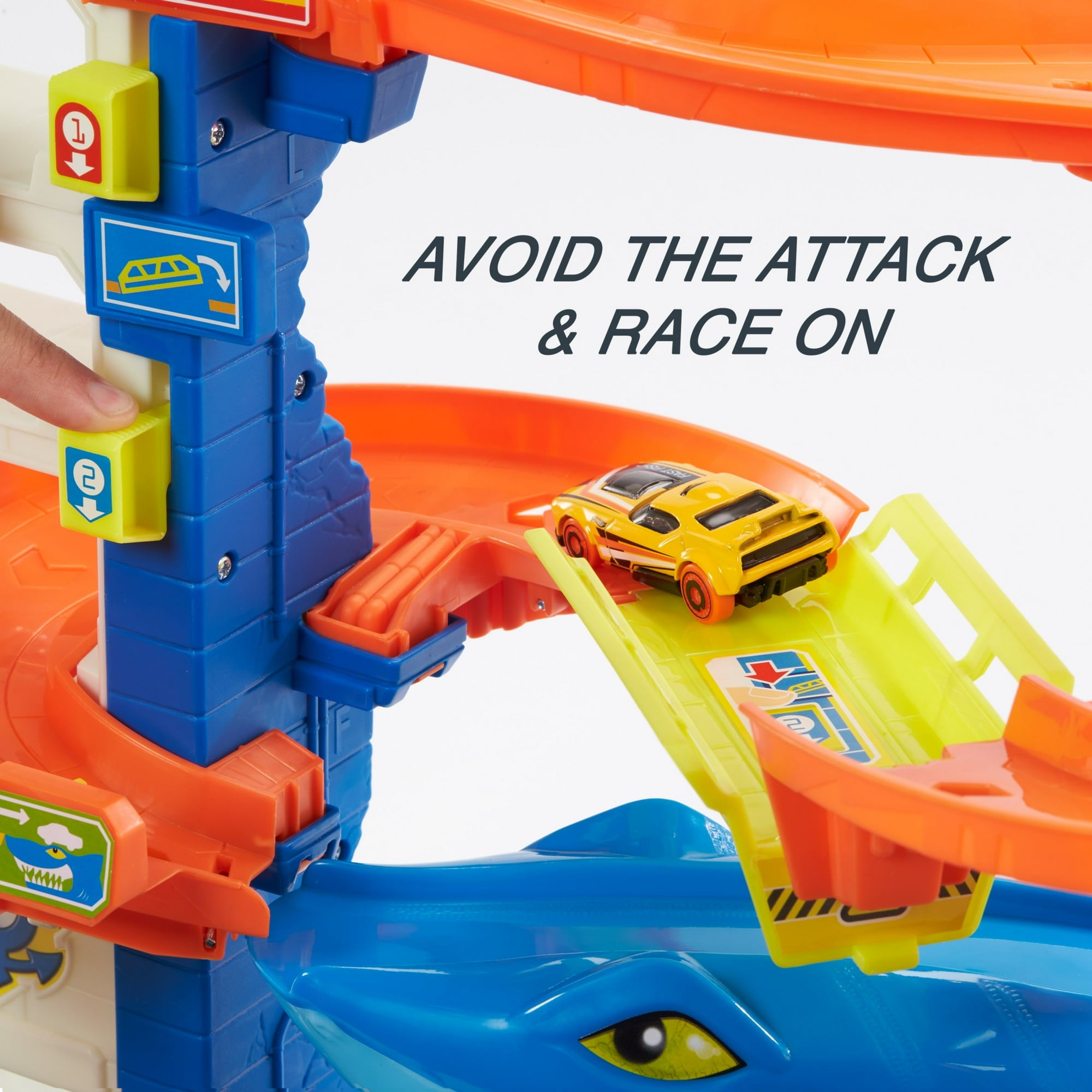 Hot Wheels City Attacking Shark Escape Playset with 1 Toy Car in 1:64 Scale, Length 21.3 in